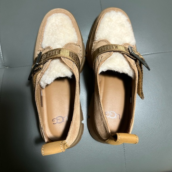 Brown new UGG platforms - Picture 3 of 8